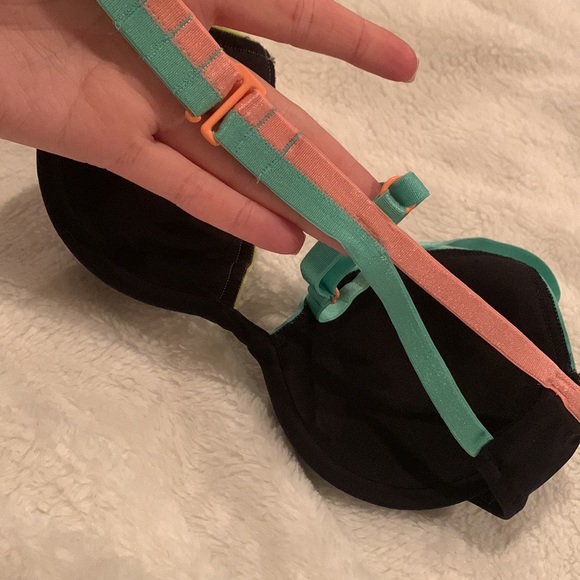 Victoria’s Secret caged back bikini top - Picture 5 of 13